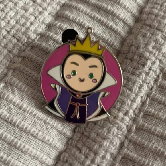 Evil Queen Villain Snow White Cutie Disney Trading Pin - Picture 1 of 2